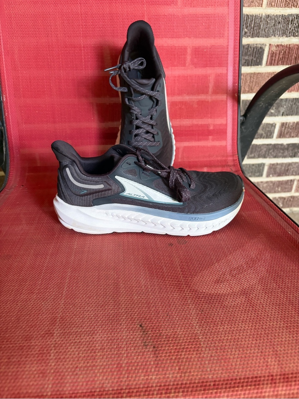Altra Torin 7 women’s  Black and White Athletic Running Shoes NEW